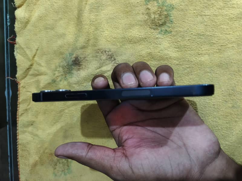 Apple iPhone 12 4