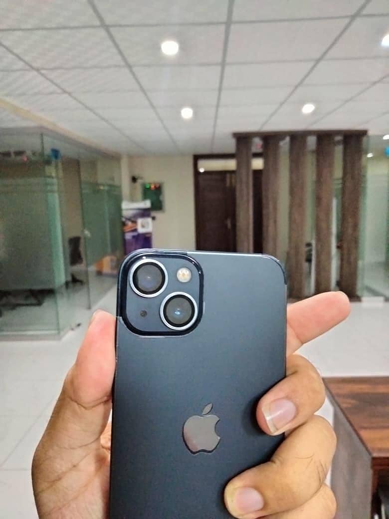 Apple iPhone 13 4