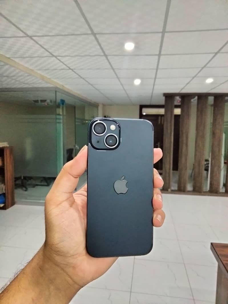 Apple iPhone 13 8