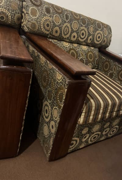 Urgent sale achi condition wooden sofa