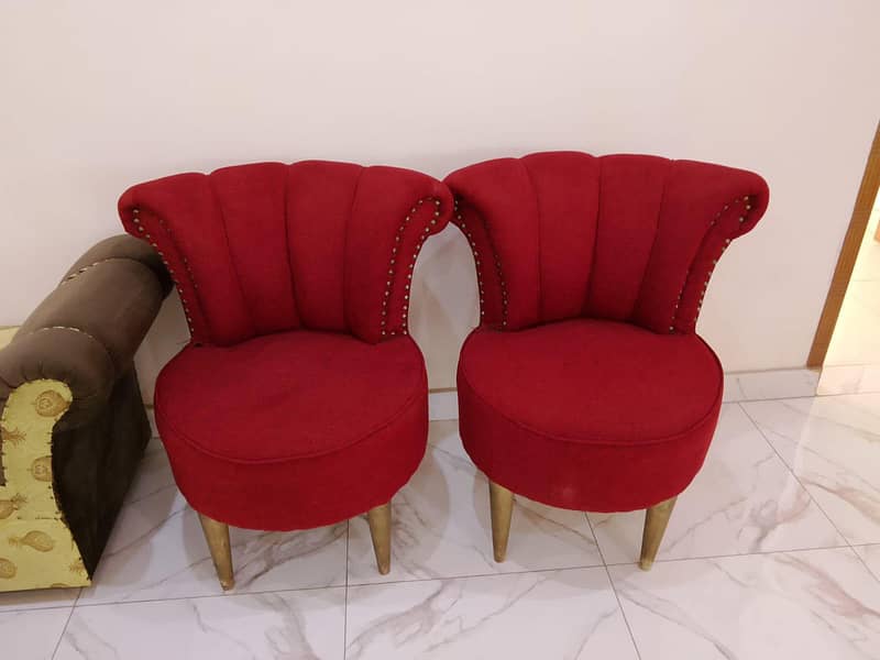 sofa and chairs 0