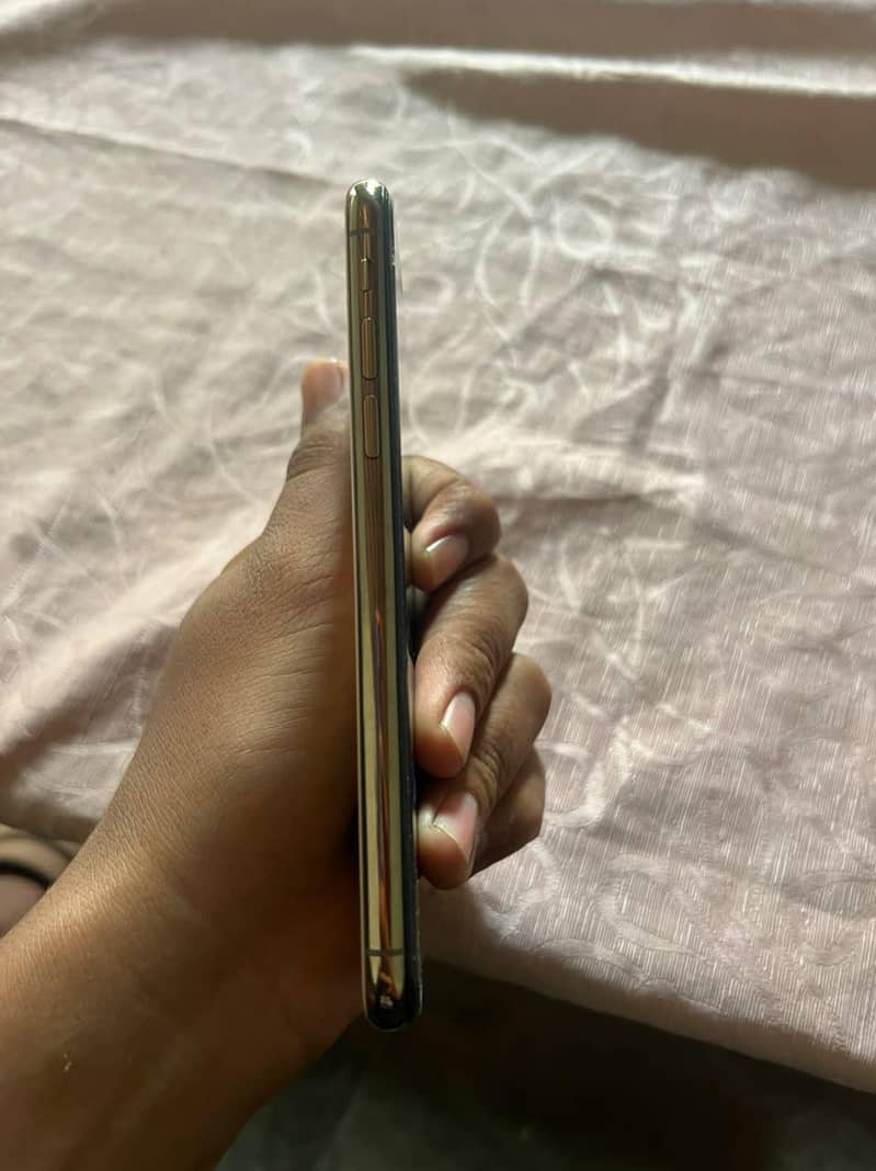 Apple iPhone XS 1