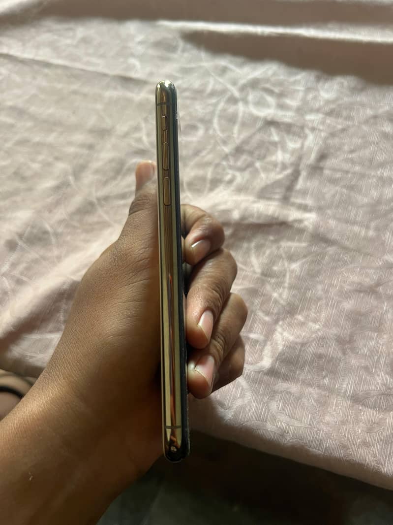 Apple iPhone XS 5