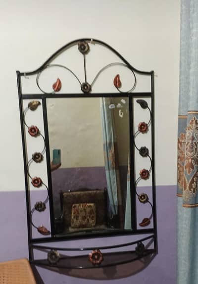 Title: Beautiful Decorative Wall Mirror