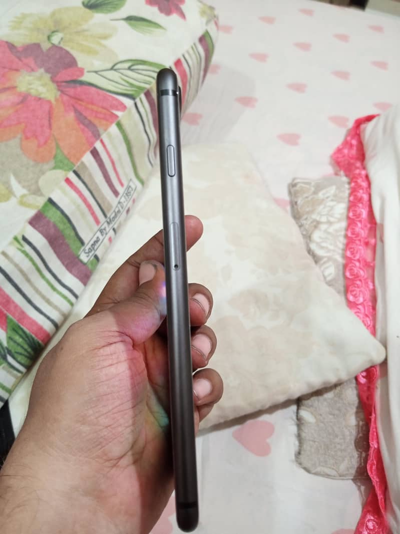 iphone 8 Plus / 64 4