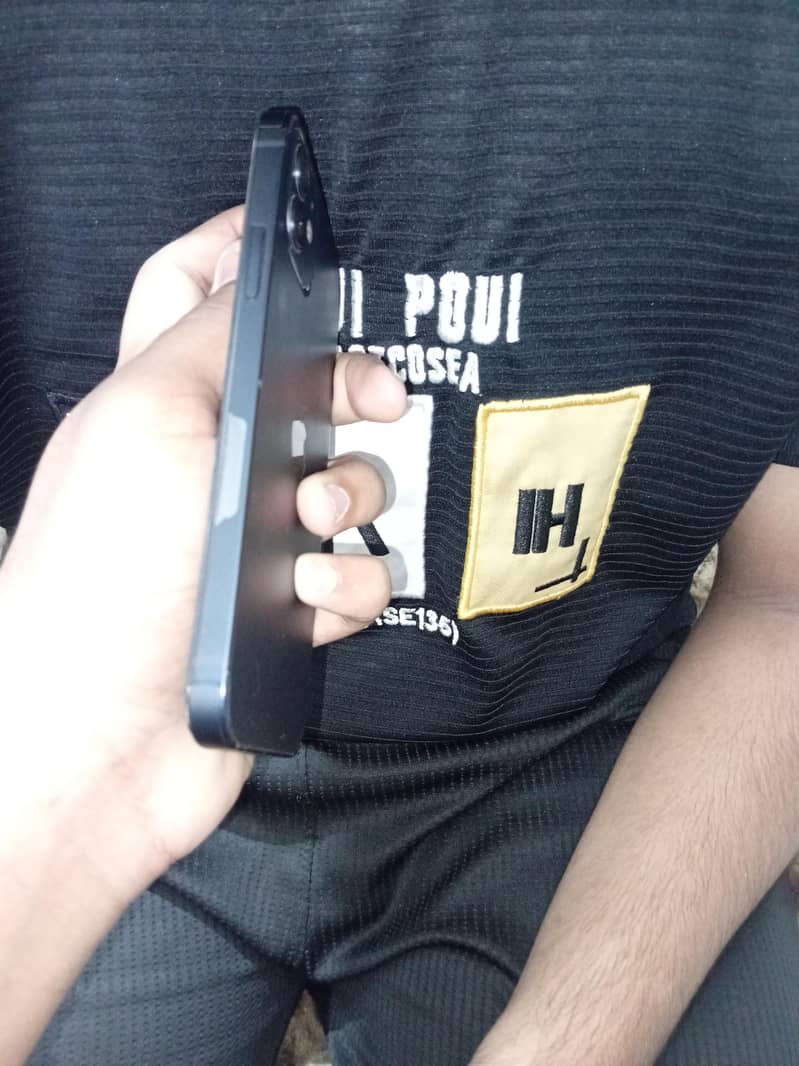 Apple iPhone 12 1