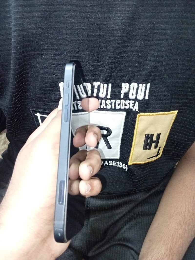 Apple iPhone 12 3