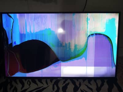 orient 43" led tv for sale screen broken baki sub sahi hai with box