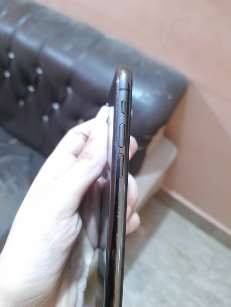 Apple iPhone X 3