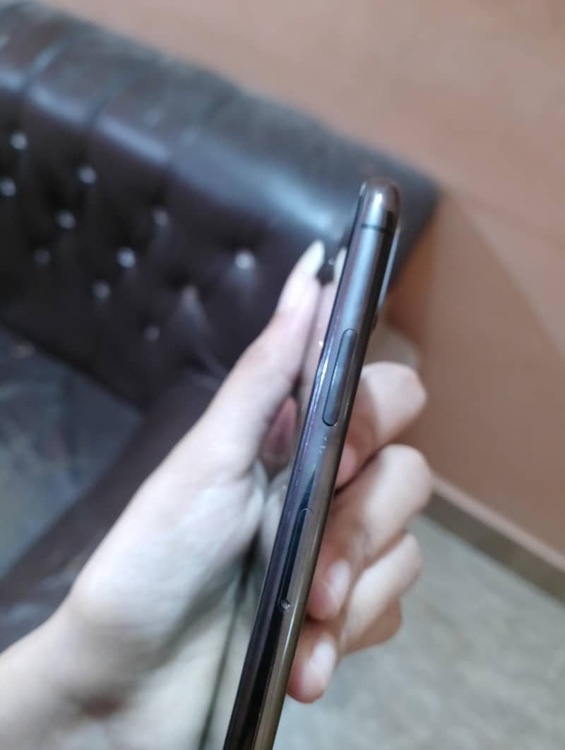 Apple iPhone X 4