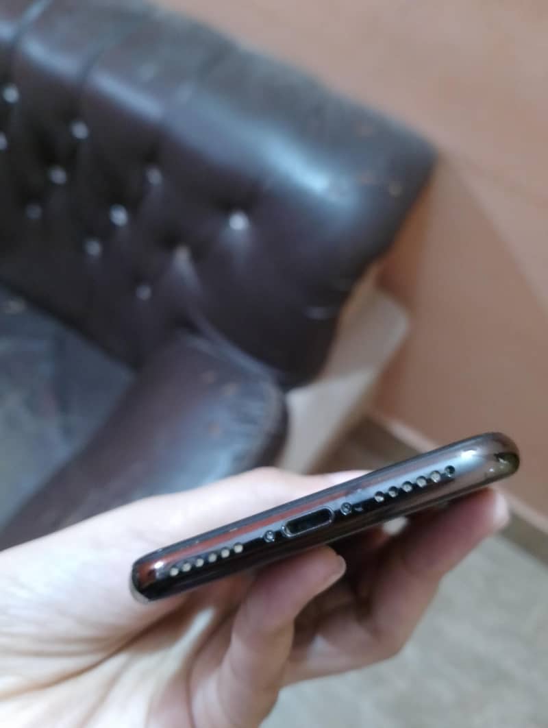 Apple iPhone X 5