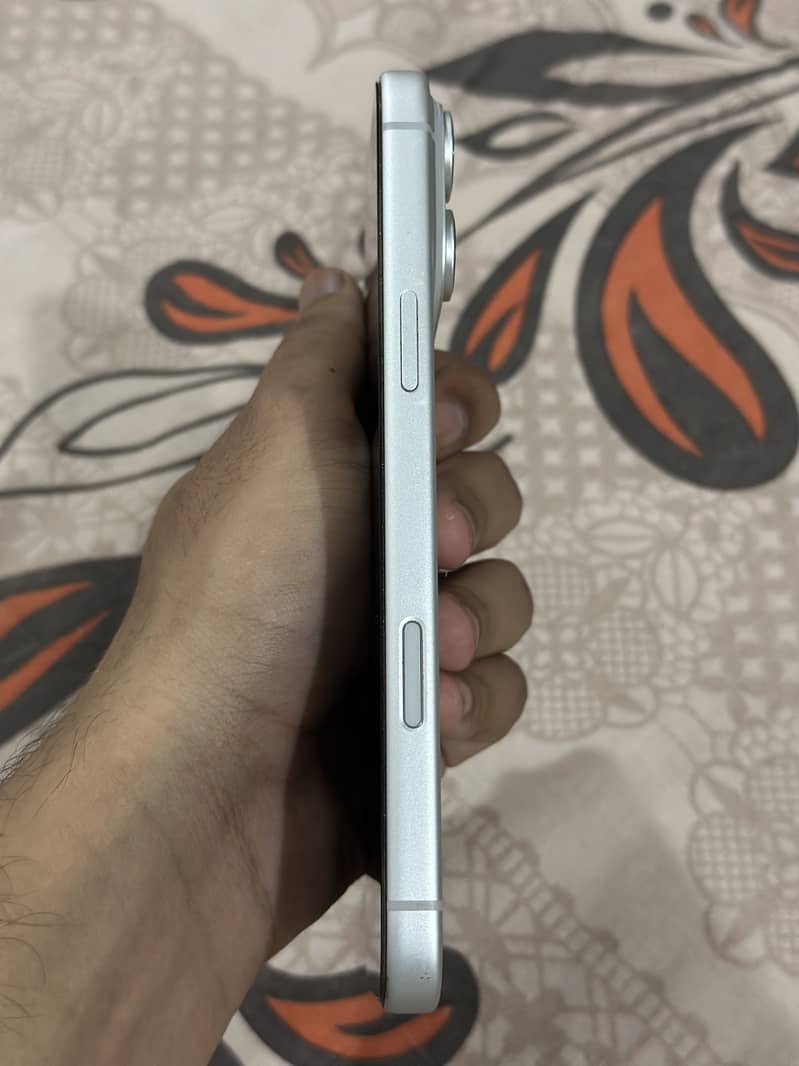 iPhone 17 Pro Max 4