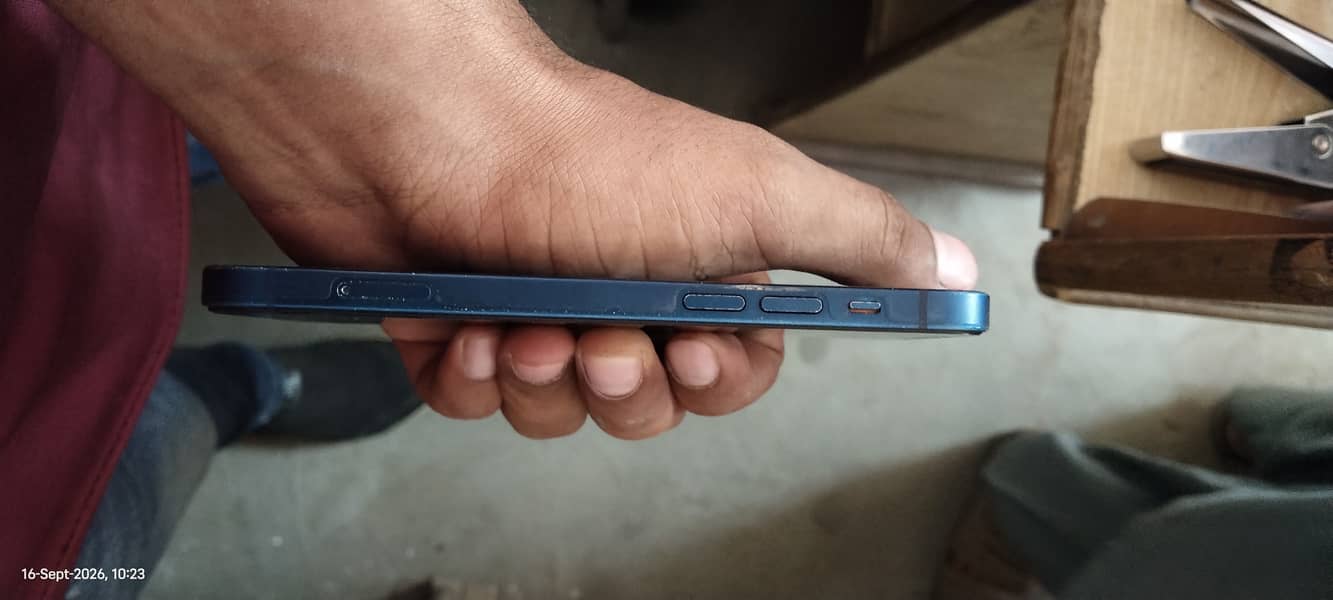 Apple iPhone 12 5