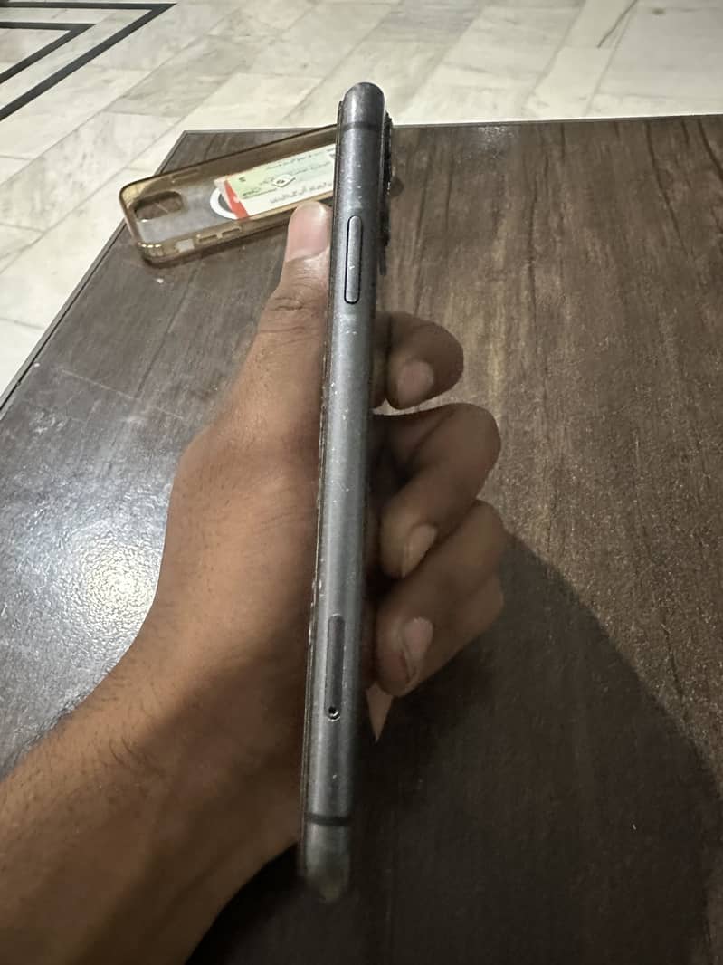 Apple iPhone 11 3