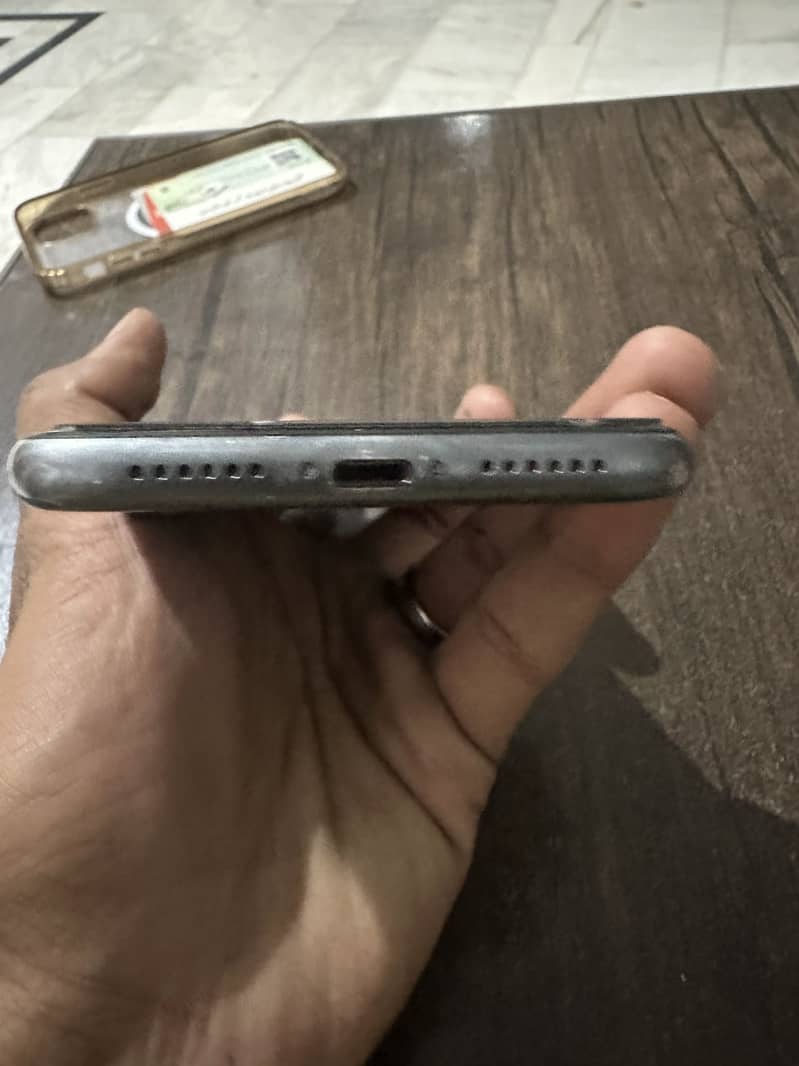 Apple iPhone 11 7