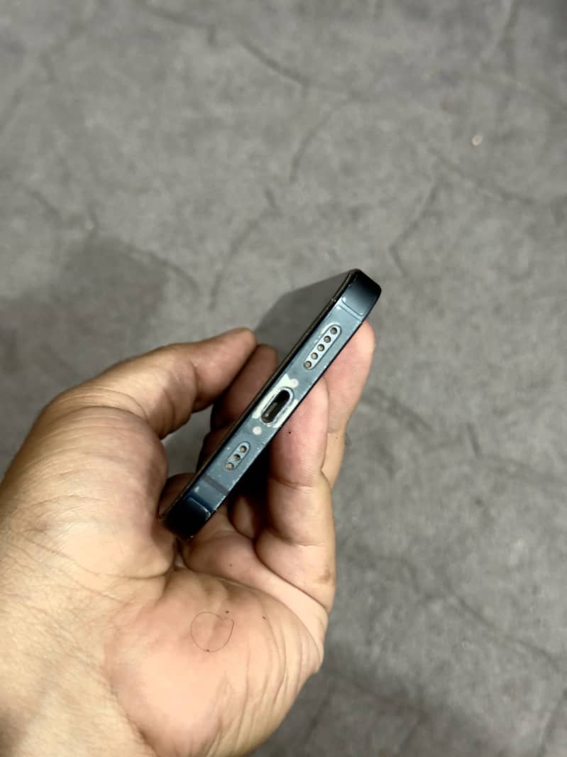 Apple iPhone 13 1