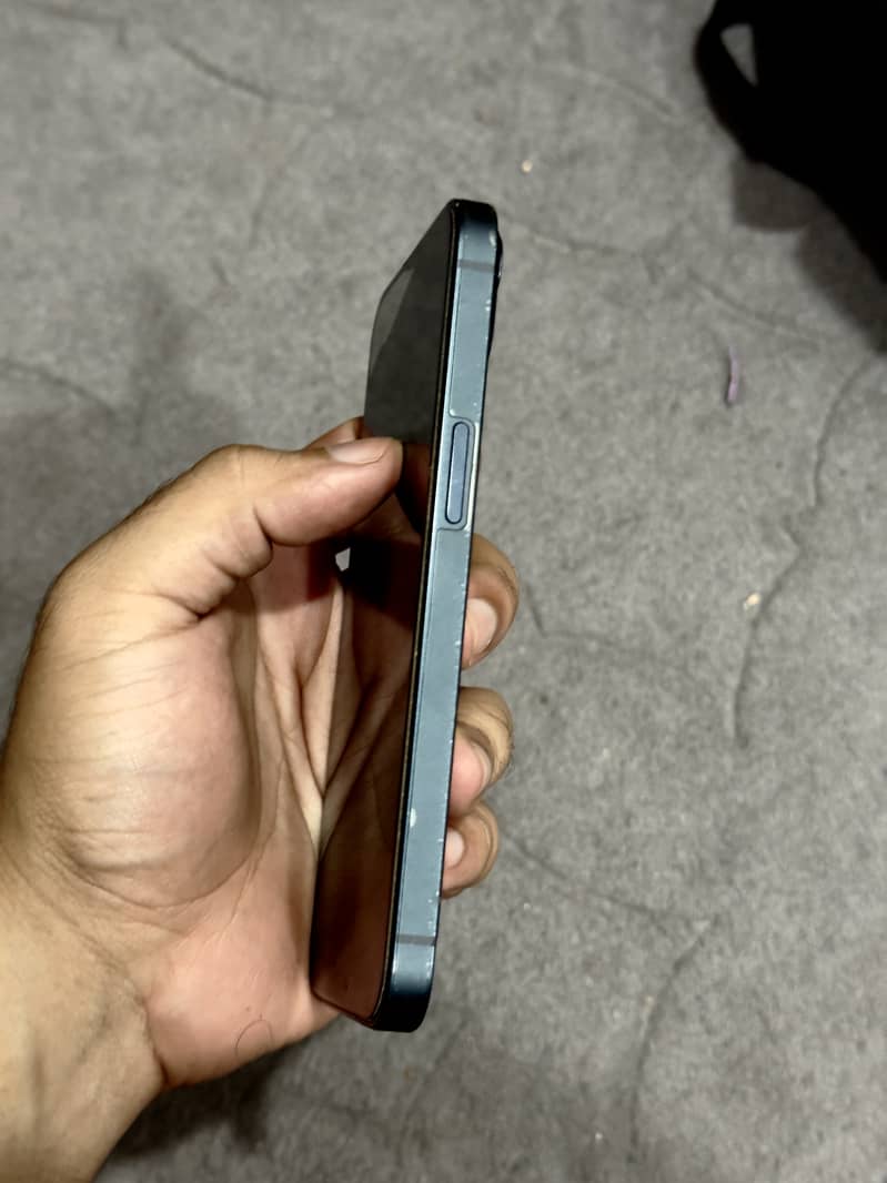 Apple iPhone 13 2