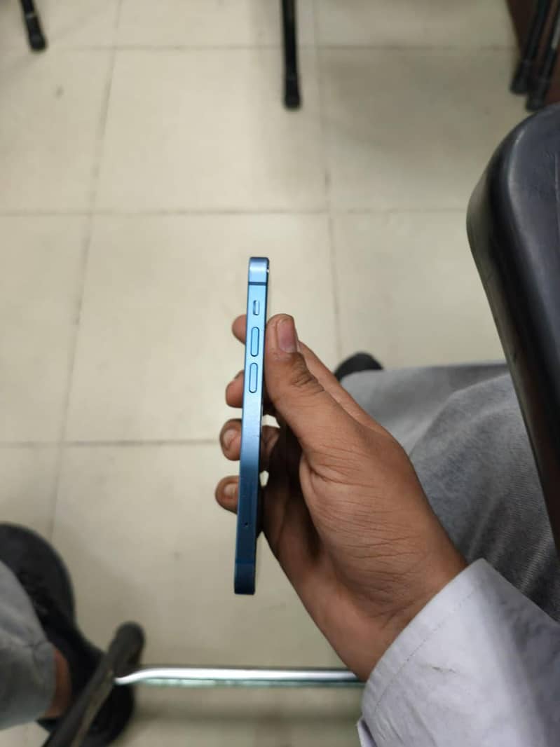 Apple iPhone 13 mini 4