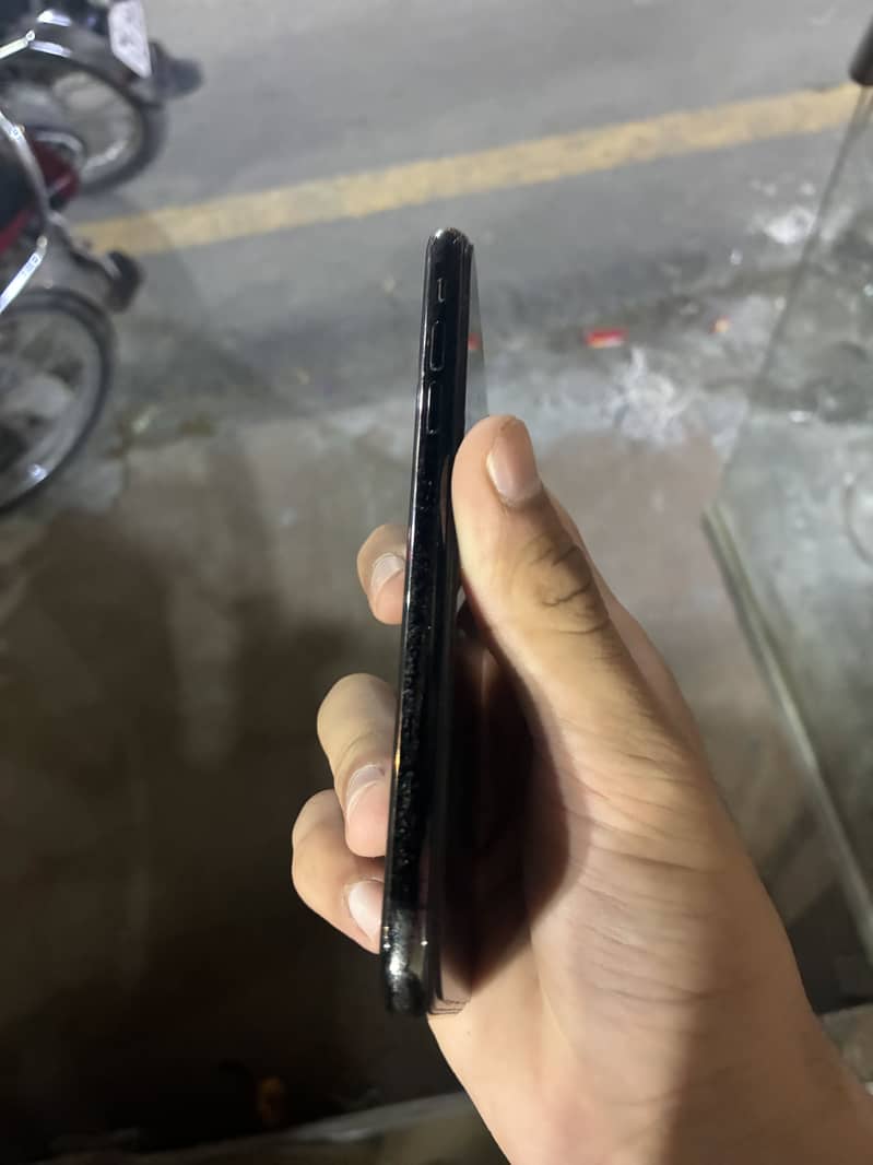 Apple iPhone X 4