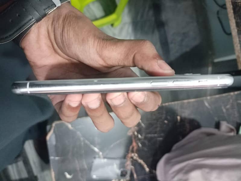 Apple iPhone 11 pro 1