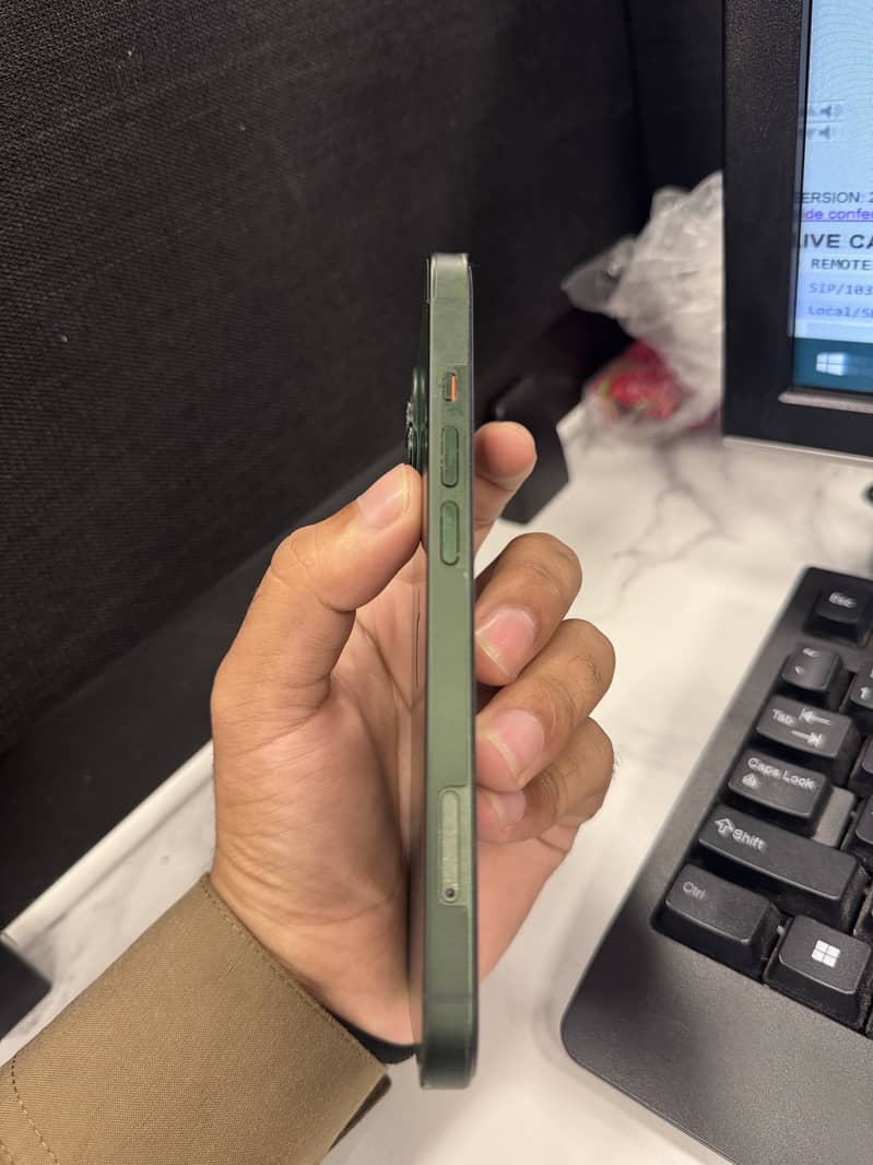Apple iPhone 13 3