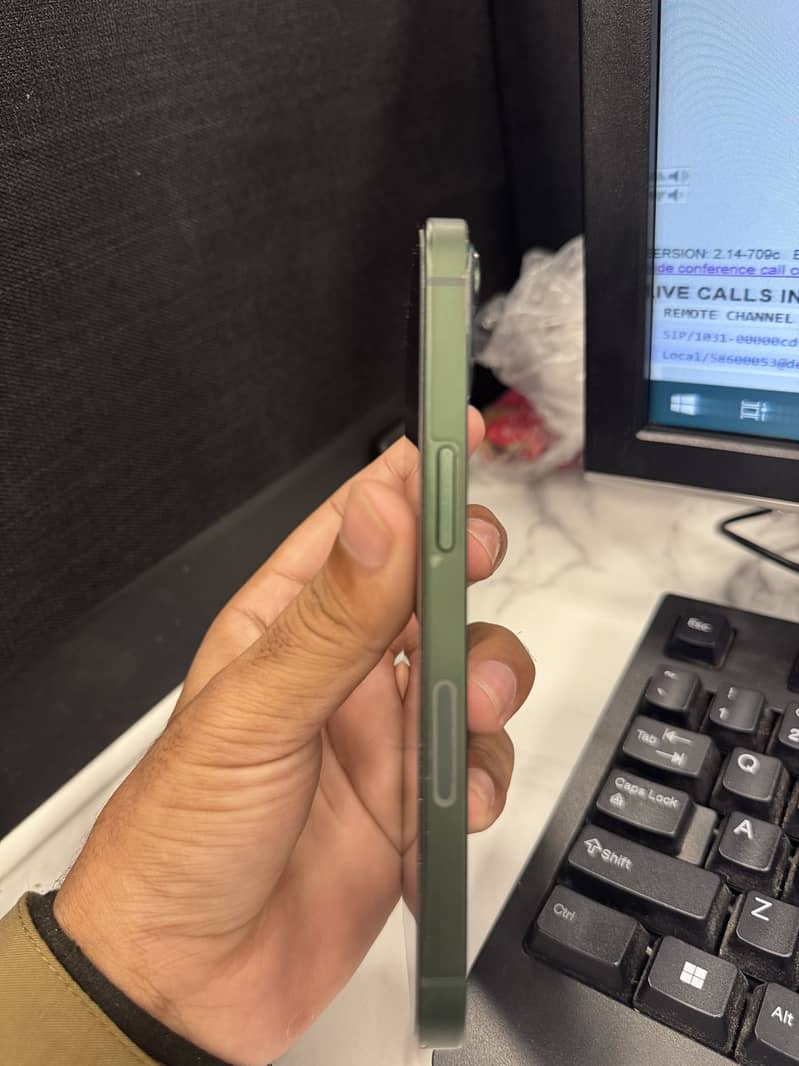 Apple iPhone 13 6