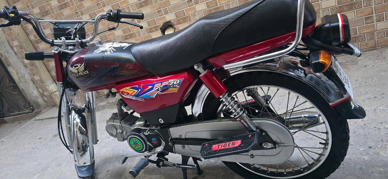road prince CD 70 red colour 2