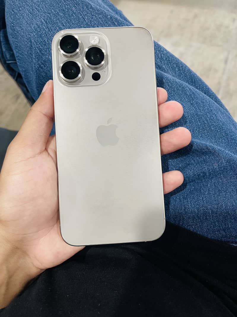 Apple iPhone 15 Pro Max 1