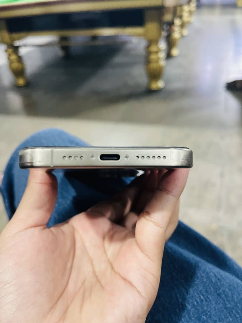 Apple iPhone 15 Pro Max 2