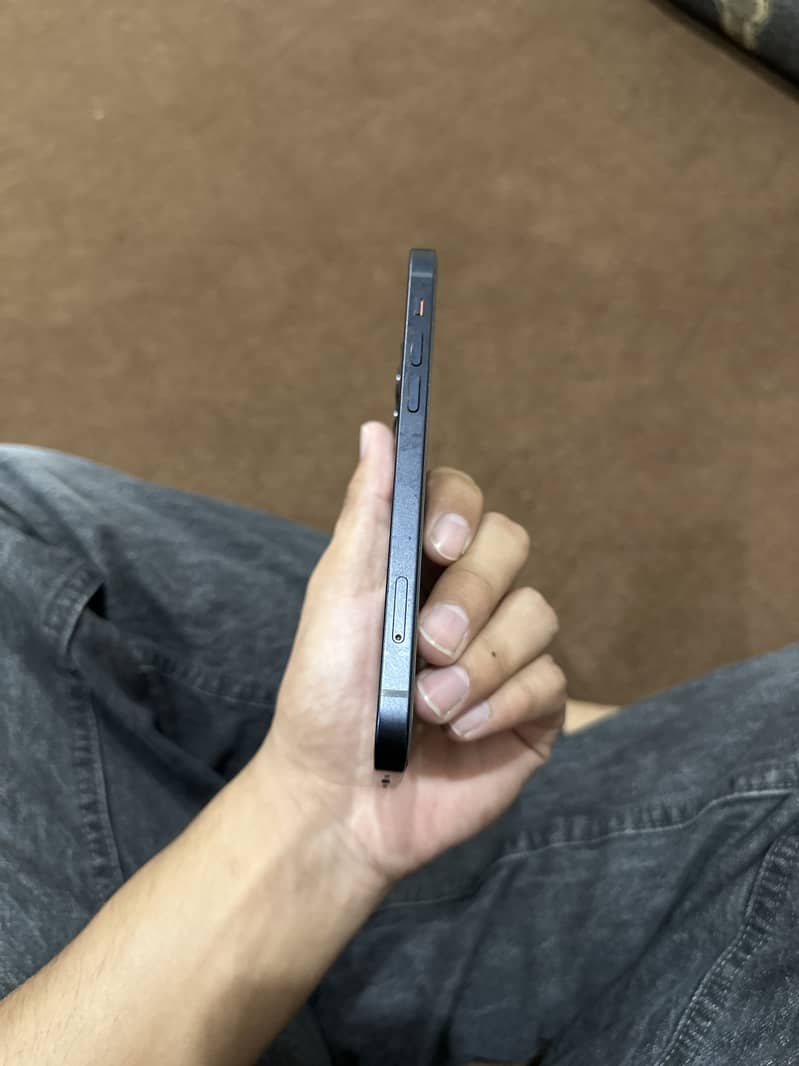 Apple iPhone 12 3