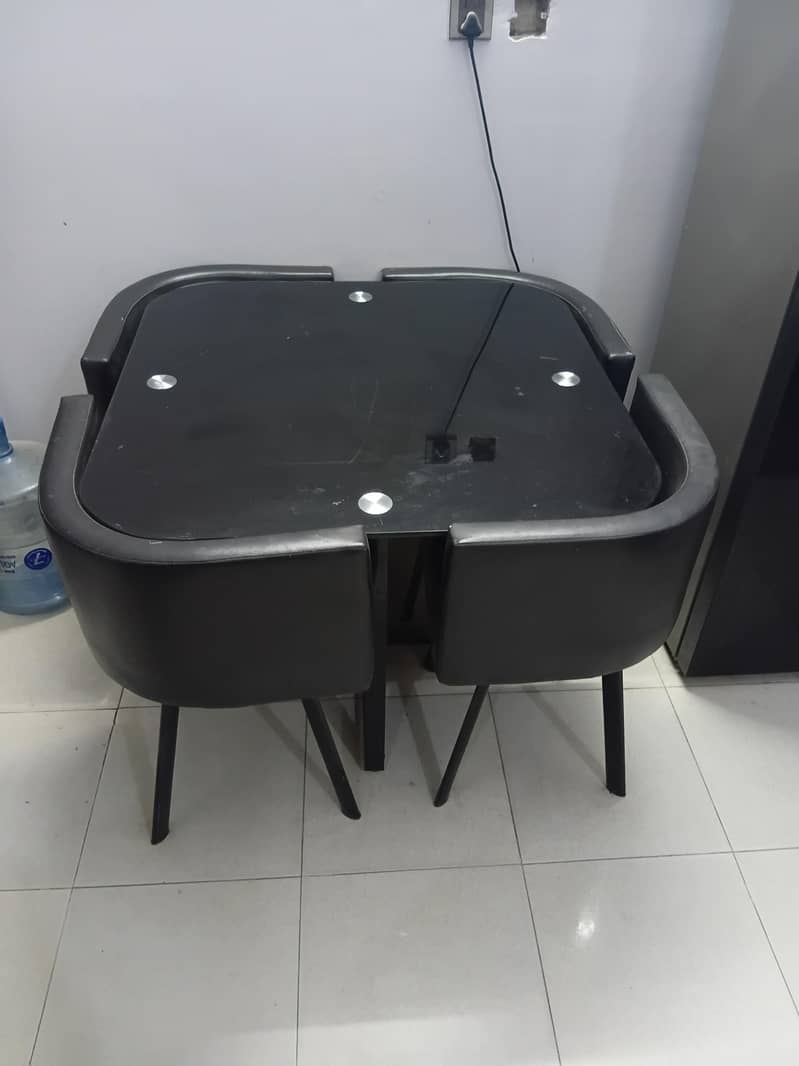 4 seater diming table 0
