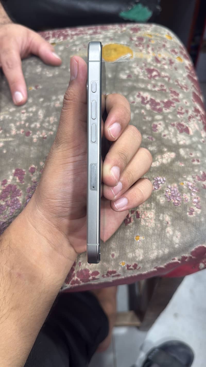 Apple iPhone 15 Pro 3