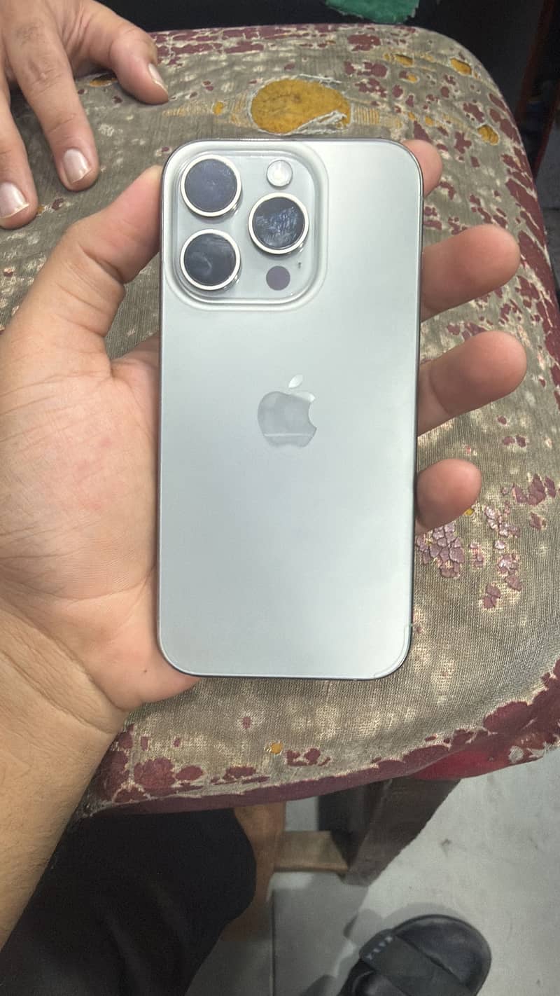 Apple iPhone 15 Pro 4