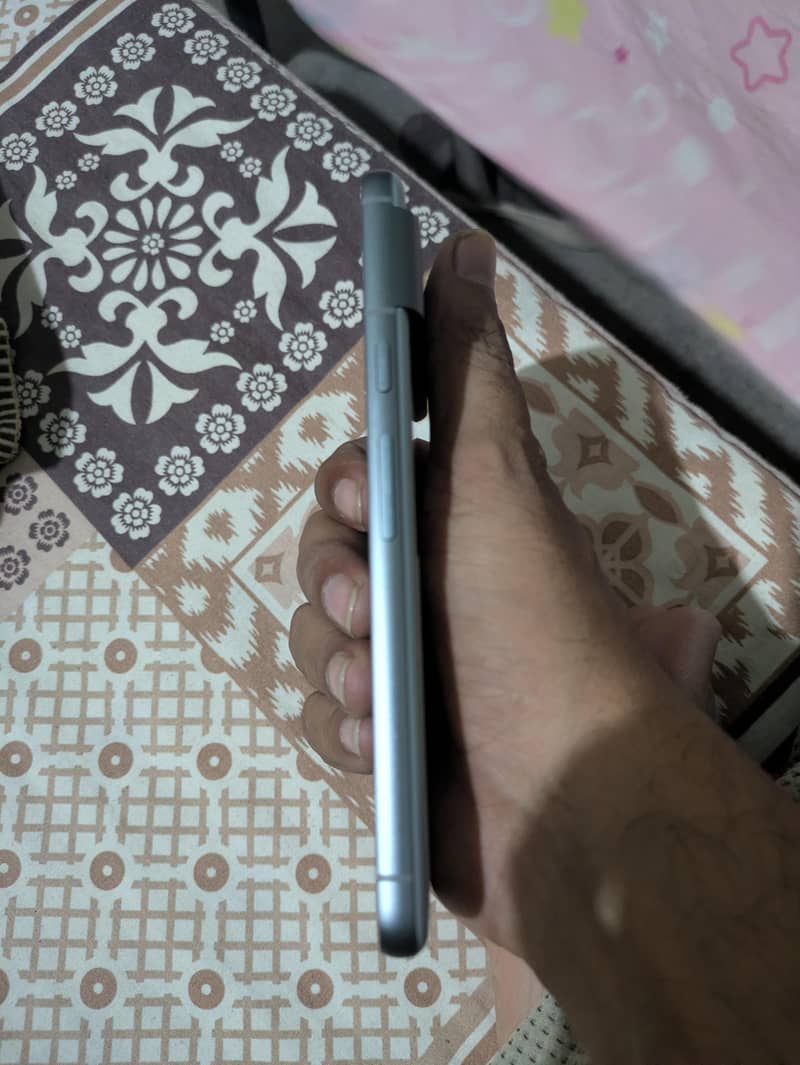 Google Pixel 8 4