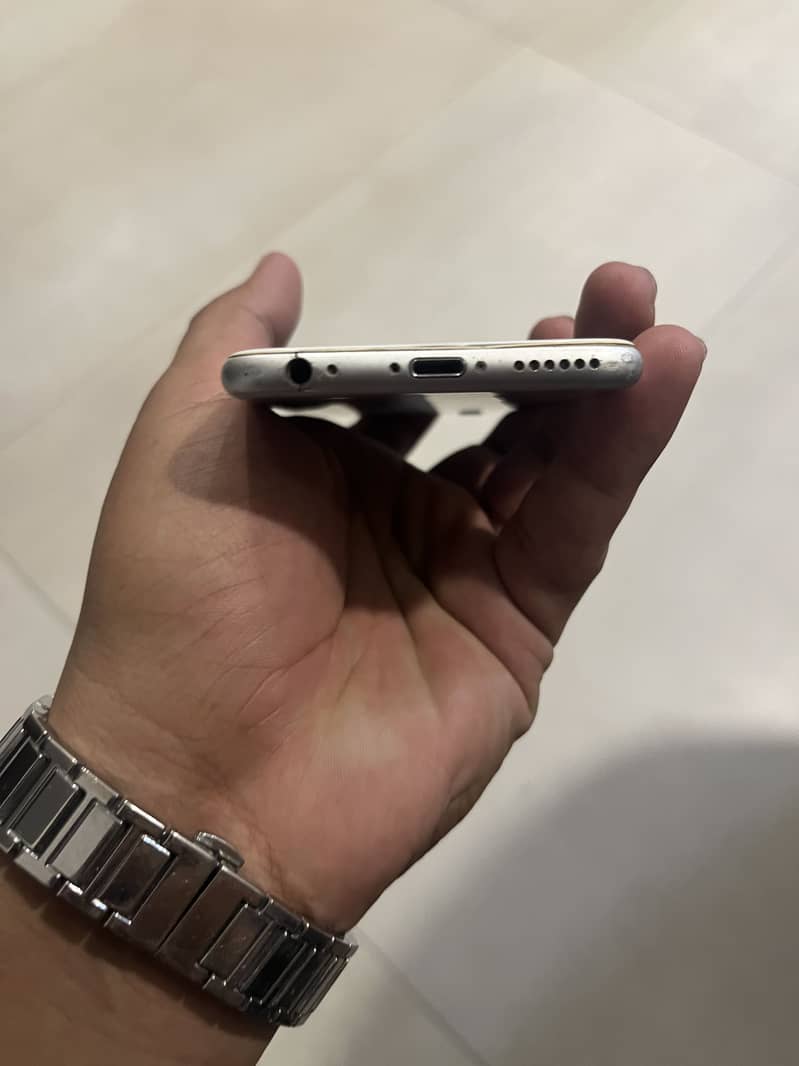 Apple iPhone 6S 4