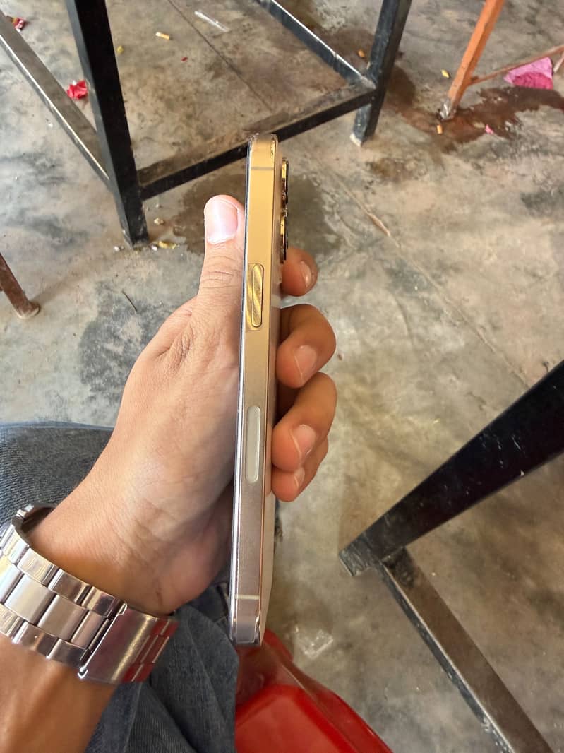 Apple iPhone 13 Pro 2