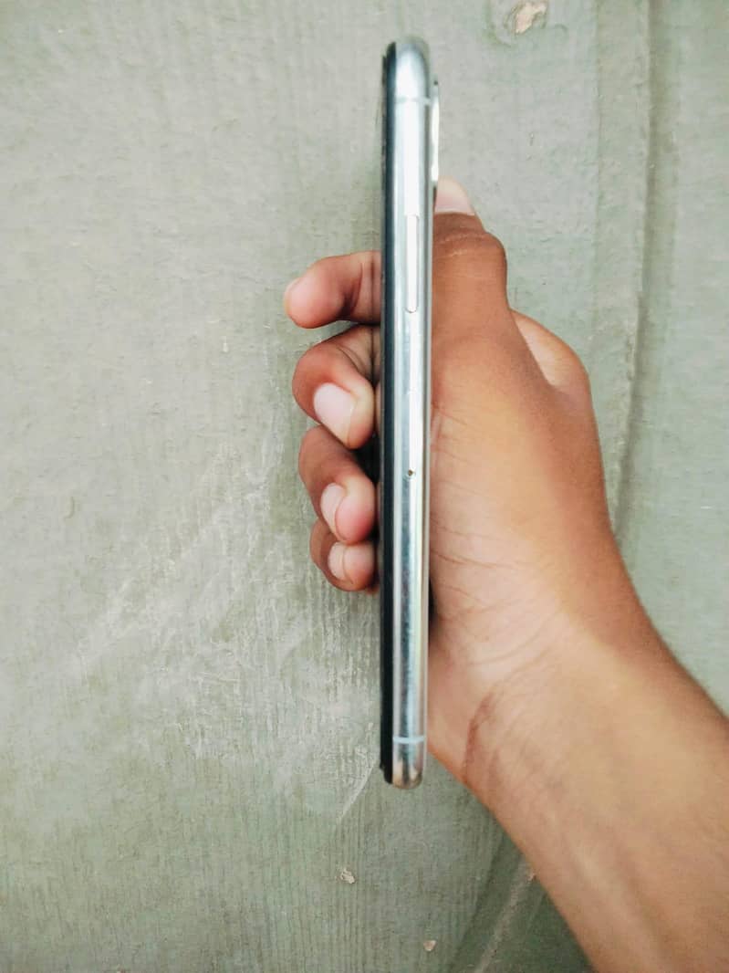 Apple iPhone X 3