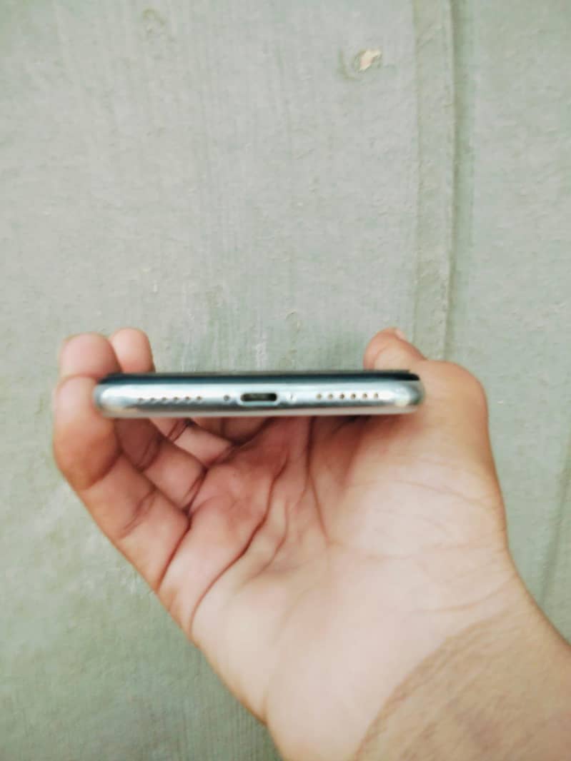 Apple iPhone X 4