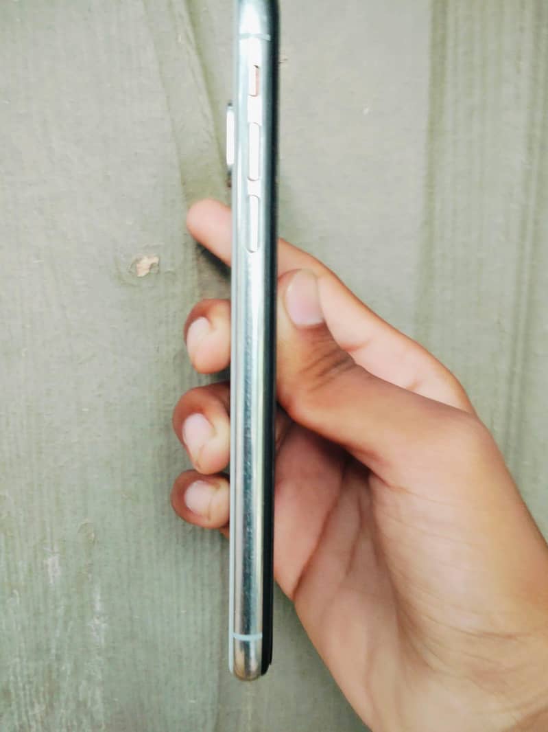 Apple iPhone X 5