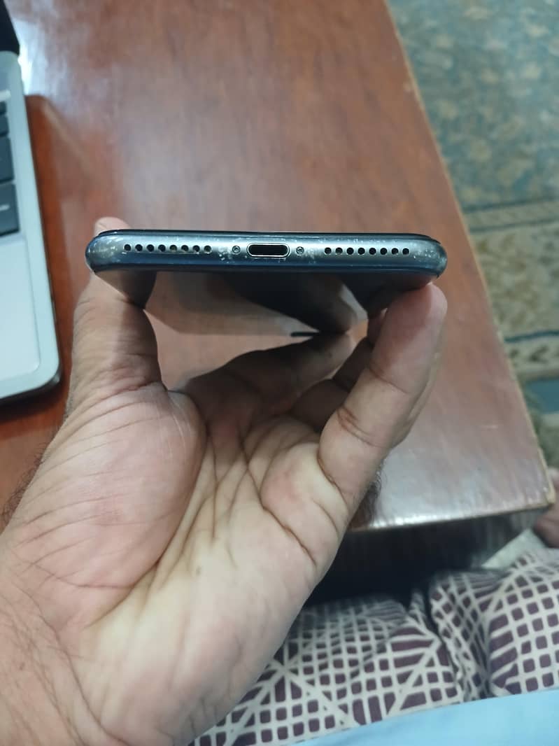 Apple iPhone 8 Plus 3