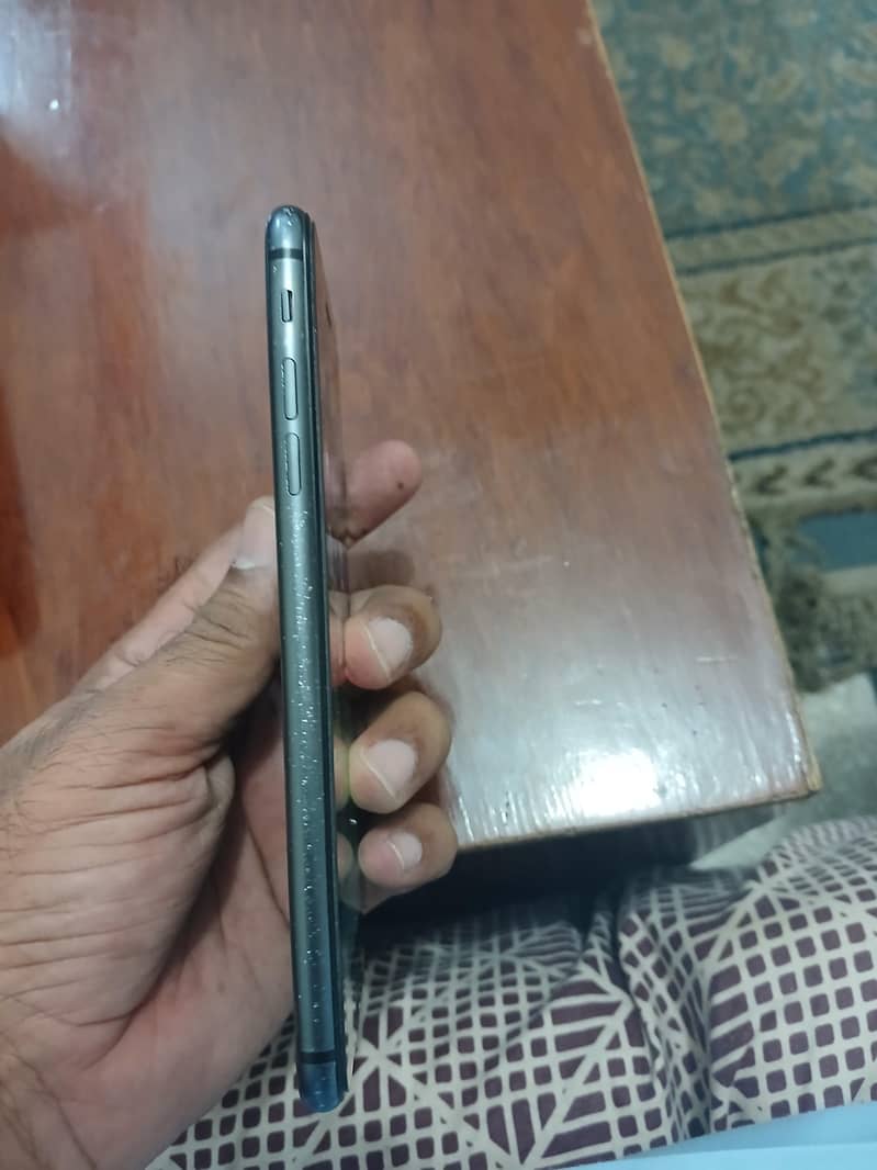 Apple iPhone 8 Plus 4
