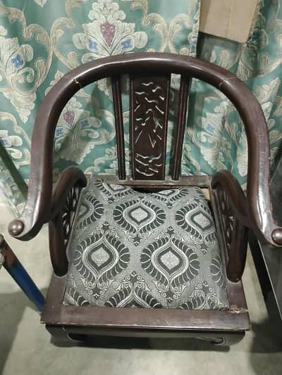 2 chairs and 1 four seater sofa