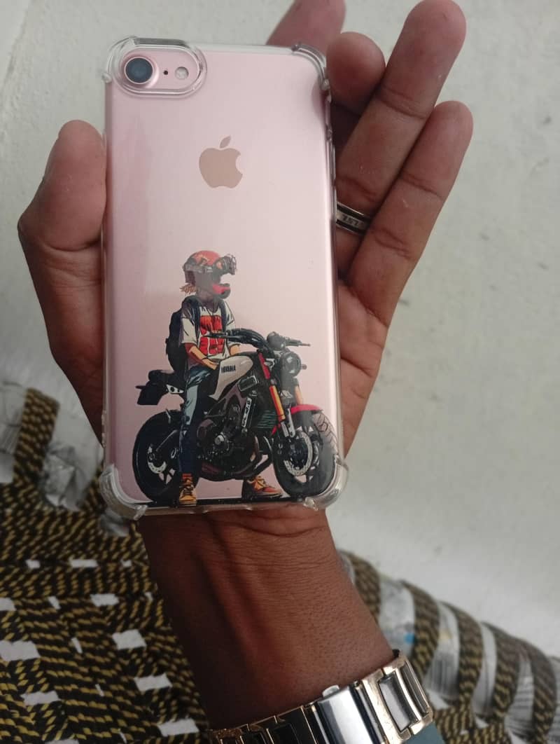 Apple iPhone 7 0