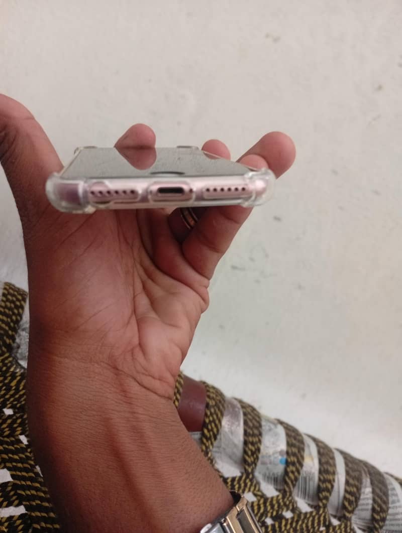 Apple iPhone 7 1