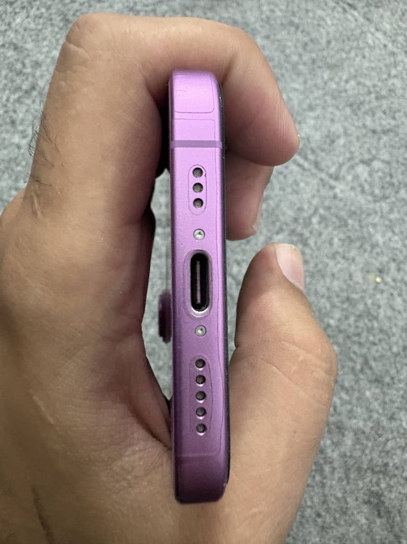iPhone 16 4