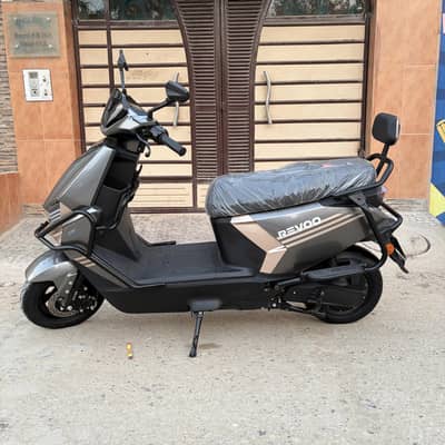 Revoo C35 Young Brand New