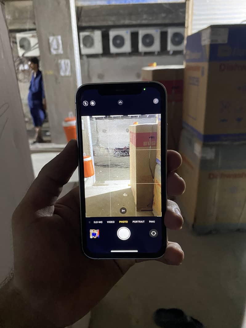 Apple iPhone 11 4