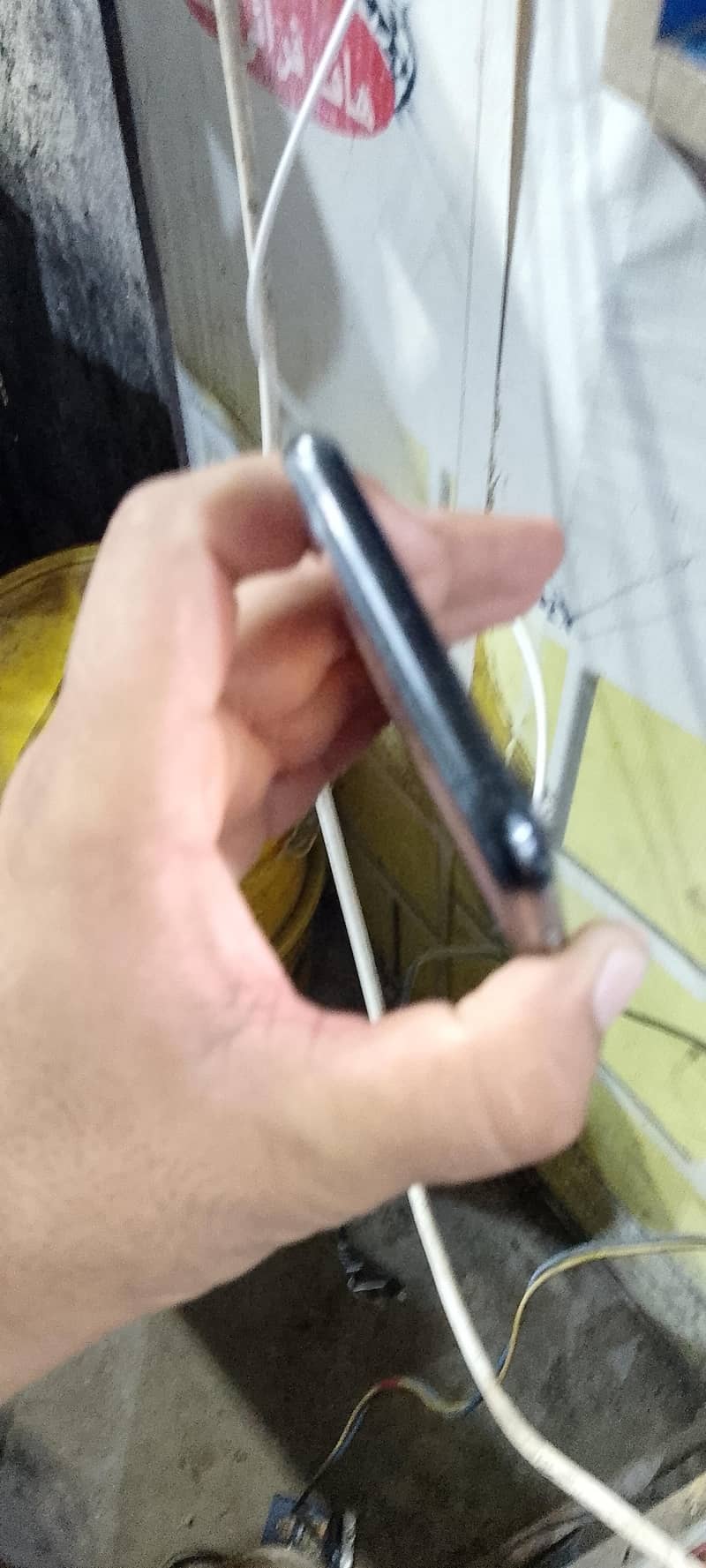 Apple iPhone Xmax 4