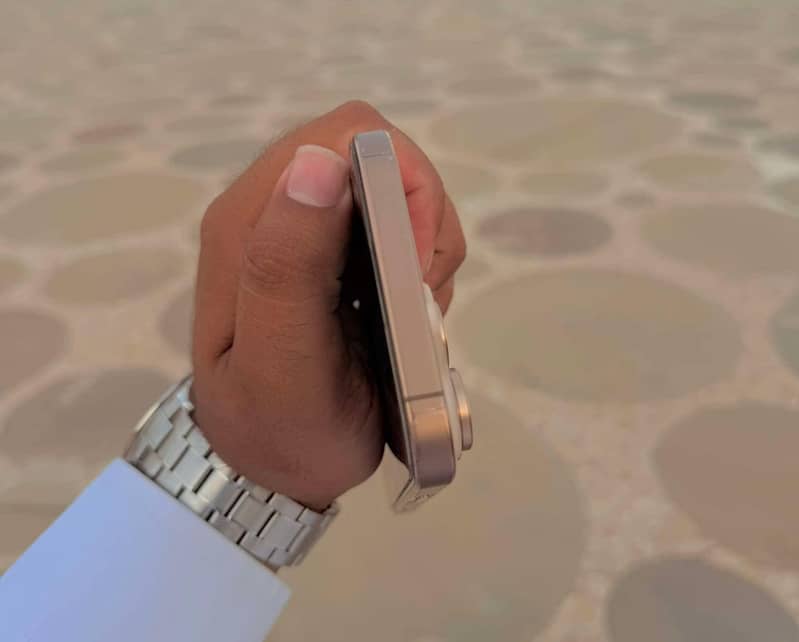 Apple iPhone 16 Pro Max 3