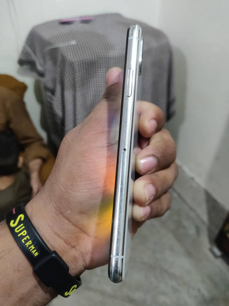 Apple iPhone X 3